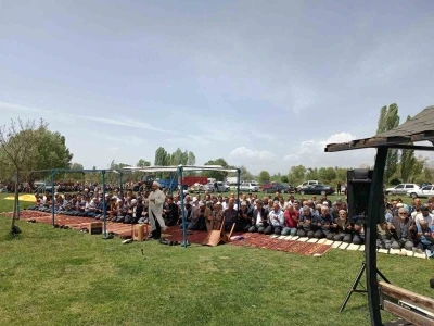 Beyşehir&rsquo;de &ccedil;ift&ccedil;iler yağmur duasına &ccedil;ıktı
