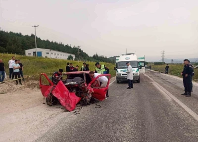 Bilecik&rsquo;te 2 otomobil kafa kafaya &ccedil;arpıştı: 3 &ouml;l&uuml;, 1 yaralı
