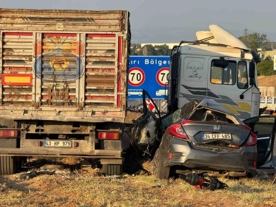 Bilecik&rsquo;te tır ile otomobil &ccedil;arpıştı: 1 &ouml;l&uuml;, 3 yaralı