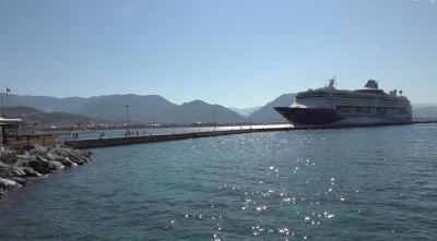 Bin 794 yolcu 740 m&uuml;rettebatlı dev gemi Alanya'ya iskelesine demirledi
