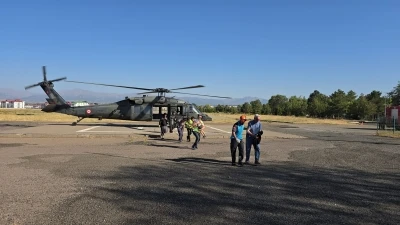Bing&ouml;l'de gıda zehirlenmesi ş&uuml;phesiyle 4 kişi helikopterle hastaneye kaldırıldı