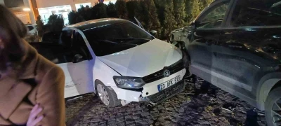 Bing&ouml;l&rsquo;de iki otomobil &ccedil;arpıştı: 4 yaralı