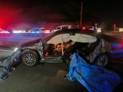 Bing&ouml;l&rsquo;de otomobil bariyerlere &ccedil;aptı: 2 &ouml;l&uuml;, 2 yaralı