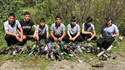 Bir avu&ccedil; gen&ccedil;, bir dağ &ccedil;&ouml;p
