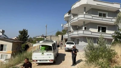 Bir baba eşini ve 12 yaşındaki kızını av t&uuml;feğiyle &ouml;ld&uuml;rd&uuml; 