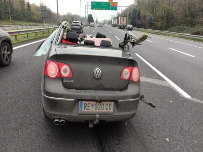 Bir kişinin &ouml;ld&uuml;ğ&uuml; korkun&ccedil; kazada otomobil bu hale geldi