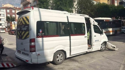 Eskişehir&rsquo;de 4 aracın karıştığı kazada 9 kişi yaralandı.