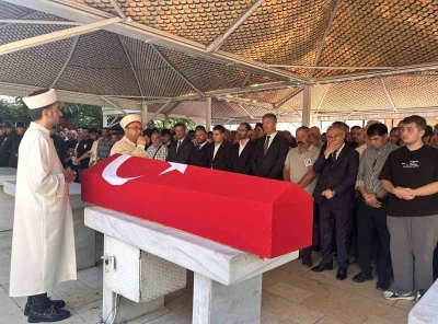 Birliğine d&ouml;nerken kazada hayatını kaybetmişti, son yolculuğuna uğurlandı