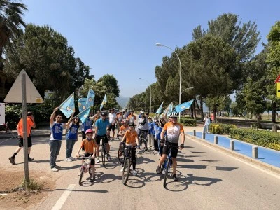 Bisiklet tutkunları, TEGV &ccedil;ocukları i&ccedil;in  İznik G&ouml;l&uuml; &ccedil;evresinde pedal &ccedil;evirdi