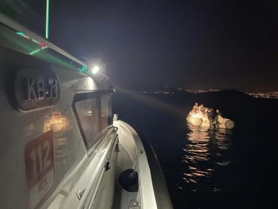 Bodrum'da 20 ka&ccedil;ak g&ouml;&ccedil;men kurtarıldı, 2 g&ouml;&ccedil;men ka&ccedil;ak&ccedil;ısı yakalandı