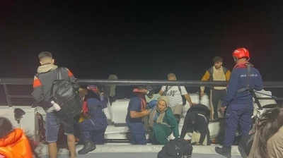 Bodrum&rsquo;da 26 ka&ccedil;ak g&ouml;&ccedil;men ile 2 g&ouml;&ccedil;men ka&ccedil;ak&ccedil;ısı yakalandı