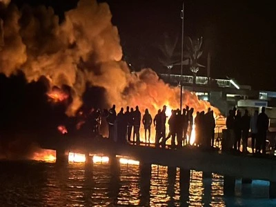 Bodrum'da 7 motoryat yanarak battı