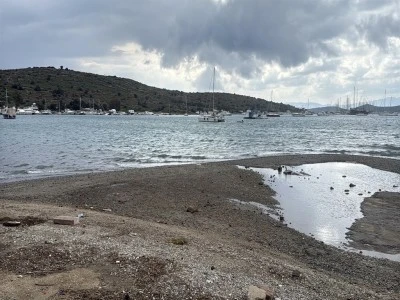 Bodrum'da deniz 5 metre &ccedil;ekildi 