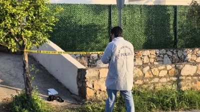 Bodrum'da evinin bah&ccedil;esinde bı&ccedil;aklanan kadın yaralandı