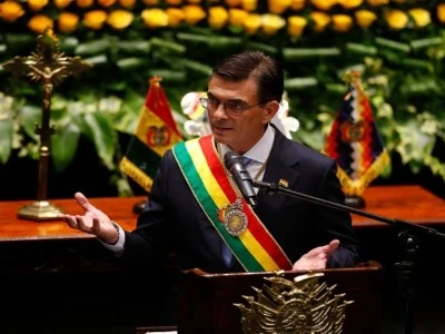 Bolivya'da se&ccedil;imleri kazanan yeni Devlet Başkanı Paz yemin ederek g&ouml;reve başladı