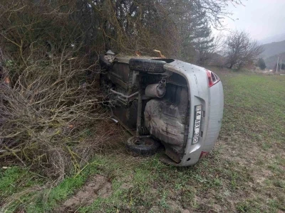 Bolu&rsquo;da takla atan otomobil metrelerce s&uuml;r&uuml;klendi