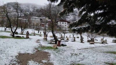 Bolu martta yağan karla beyaza b&uuml;r&uuml;nd&uuml;