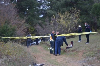 Boşandığı eşini otomobilde vurup canına kıydı