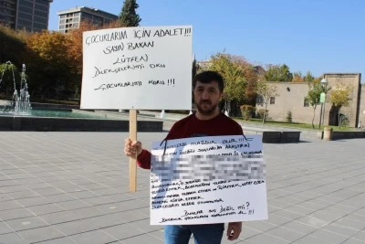 Boşanmak isteyen adamdan eylem