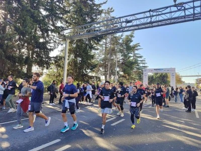 'Bosphorun Quarter Marathonu'nda 3 bin kişi kıyasıya m&uuml;cadele etti