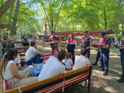 Bozdoğan&rsquo;da jandarma ekiplerinden bilgilendirici devriye
