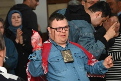 Boz&uuml;y&uuml;k&rsquo;te engelli gen&ccedil;lere asker kınası yakıldı
