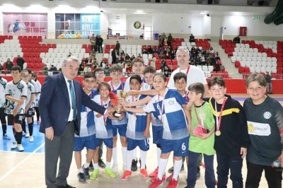 Boz&uuml;y&uuml;k&rsquo;te Okul Sporları Futsal Finali tamamlandı
