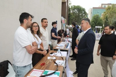 BT&Uuml; &ouml;ğrenci toplulukları yeni d&ouml;neme stantlarla &ldquo;merhaba&rdquo; dedi