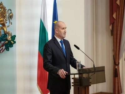 Bulgaristan'da eski Cumhurbaşkanı Radev sandıktan birinci &ccedil;ıktı