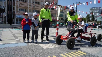 Burdur&rsquo;da &ccedil;ocuklara uygulamalı trafik eğitimi verildi
