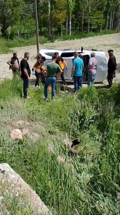Burdur&rsquo;da şarampole devrilen otomobilin s&uuml;r&uuml;c&uuml;s&uuml; ağır yaralandı
