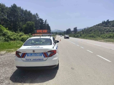 Burdur&rsquo;da trafik denetimlerinde 7 bin 462 ara&ccedil; kontrol edildi
