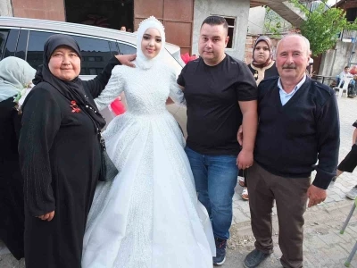 Burhaniye&rsquo;de Cezayirli geline T&uuml;rk usul&uuml; d&uuml;ğ&uuml;n
