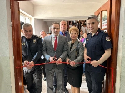 Burhaniye&rsquo;de Kaymakam Memiş, Bilim Fuarı a&ccedil;ılışına katıldı
