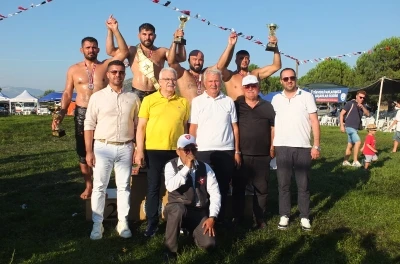 Burhaniye g&uuml;reşlerinde Erkan Taş, başpehlivan oldu