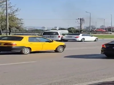 Bursa 11 Eyl&uuml;l Bulvarı'nda sapağı ka&ccedil;ırınca kaza yaptı