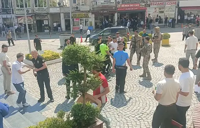 Bursa Adliyesi'nde kavga; 1'i polis 3 yaralı, 5 g&ouml;zaltı