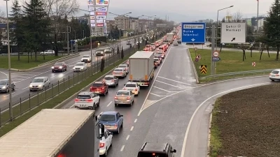 Bursa-Ankara kara yolunda bayram d&ouml;n&uuml;ş&uuml; yoğunluğu