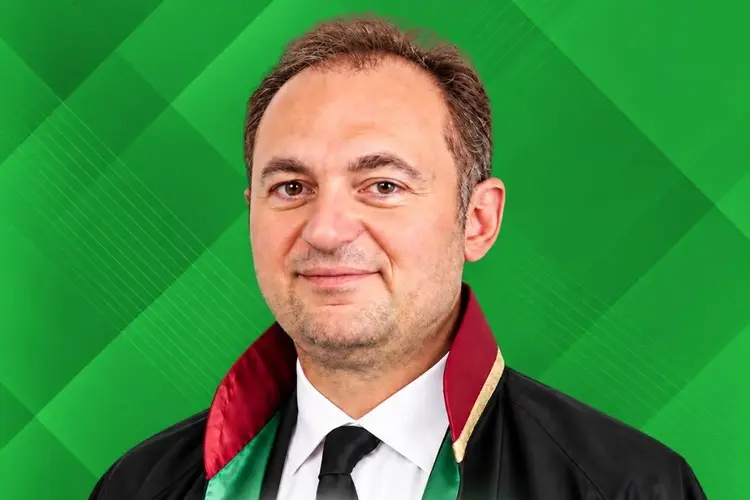 Bursa Barosu'nda başkanlık yarışını Yener Poroy kazandı
