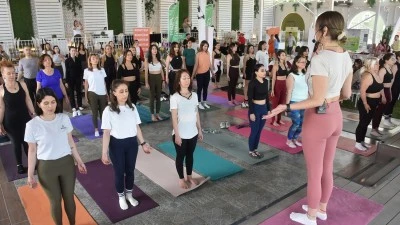 Bursa BUSADER &uuml;yeleri hem spor yaptı hem de burs topladı