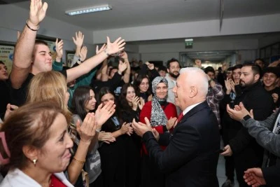 Bursa B&uuml;y&uuml;kşehir Başkanı Bozbey: &Ouml;ğretmenlerimiz en kutsal mesleği yapıyor