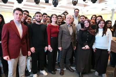 Bursa B&uuml;y&uuml;kşehir Belediye Başkanı Bozbey, gen&ccedil;lerin sorularını cevaplayarak projelerinden bahsetti