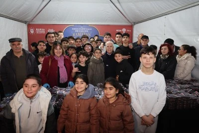 Bursa B&uuml;y&uuml;kşehir Belediye Başkanı Mustafa Bozbey, ilk iftarını vatandaşlarla birlikte a&ccedil;tı