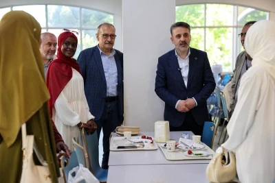 Bursa B&uuml;y&uuml;kşehir Belediyesi Başkan Vekili Şahin Biba, bayram sabahı yabancı &ouml;ğrencilerle buluştu