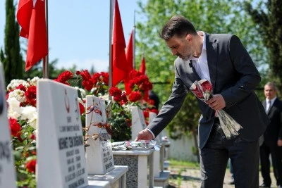 Bursa B&uuml;y&uuml;kşehir Belediyesi Başkan Vekili Şahin Biba'dan şehitlik ve esnaf ziyareti