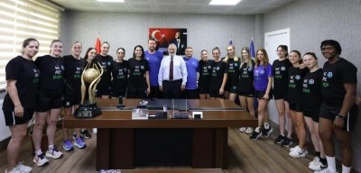 Bursa B&uuml;y&uuml;kşehir Belediyespor Kadın Hentbol Takımı&rsquo;nda imzalar atıldı