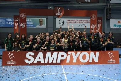 Bursa B&uuml;y&uuml;kşehir Belediyespor sezonun 3'&uuml;nc&uuml; kupasını aldı