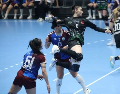 Bursa B&uuml;y&uuml;kşehir Belediyespor zirveyi sevdi