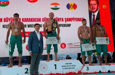 Bursa B&uuml;y&uuml;kşehir Belediyesporlu Fazlı Eryılmaz d&uuml;nya şampiyonu