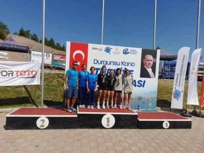  Bursa B&uuml;y&uuml;kşehir Belediyesporlu kanocular madalyaları topladı